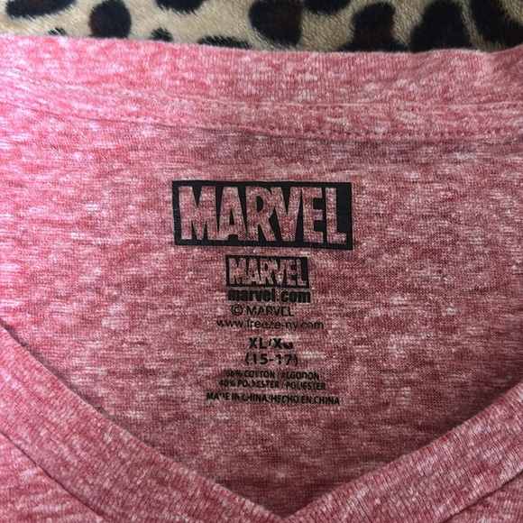 Marvel Comics Women’s XL V-Neck Short Sleeve Lightweight Graphic T-Shirt - Picture 3 of 4